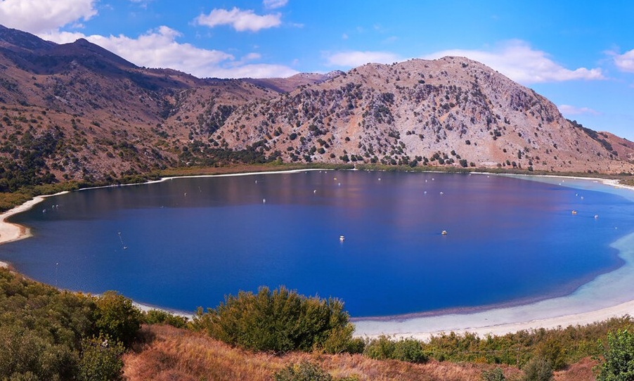 Η λίμνη Κουρνά είναι ένα πραγματικό πανόραμα των αισθήσεων
