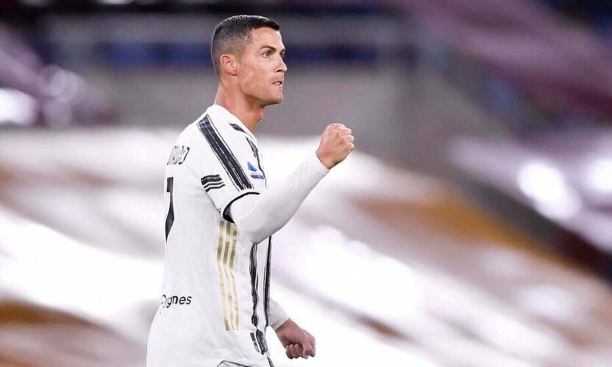 Τρελός οπαδός κουρεύτηκε όχι αλά... Κριστιάνο, αλλά με Κριστιάνο Ρονάλντο (video)