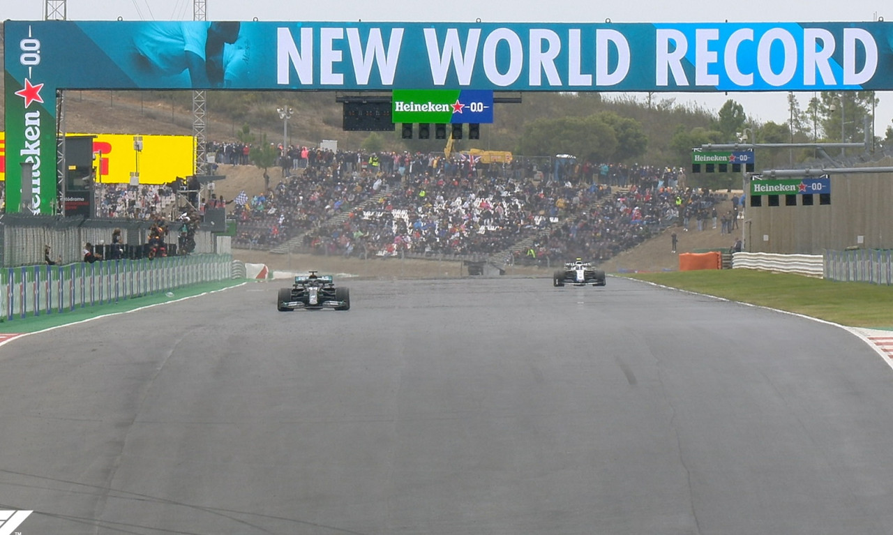 Formula 1: Σερ Λιούις Χάμιλτον, ο κορυφαίος ΟΛΩΝ! (video+photos)
