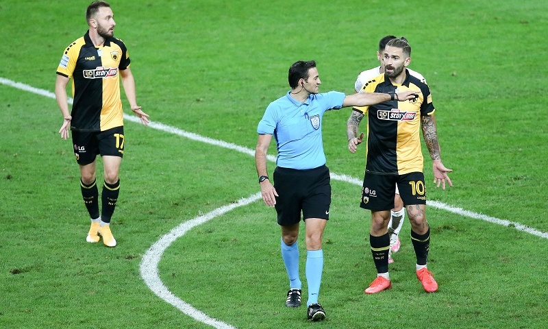 ΑΕΚ: Μεγάλος εκνευρισμός για τη διαιτησία του Κουτσιαύτη