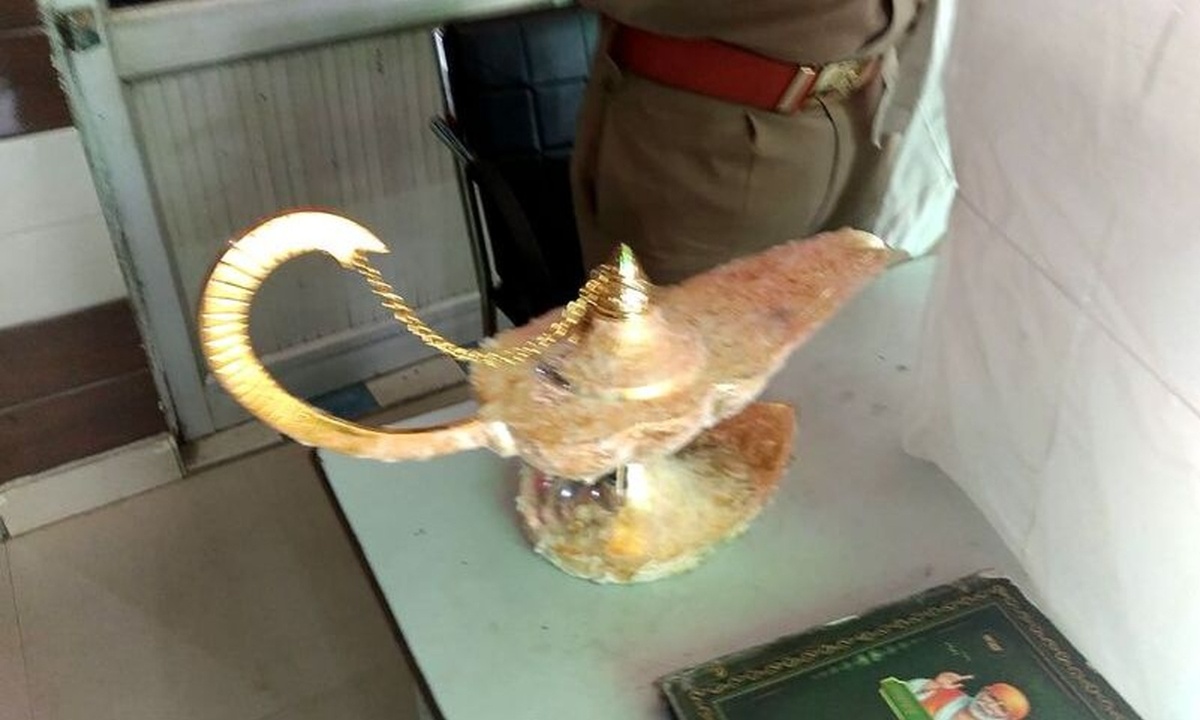 Απίστευτο και όμως αληθινό: Έδωσε 36.000 ευρώ για να αγοράσει λυχνάρι που θα του κάνει 3 ευχές