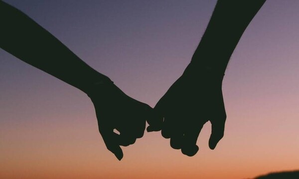 Επανασύνδεση για γνωστό ποδοσφαιριστή με την καλλονή σύντροφό του (vid&pics)