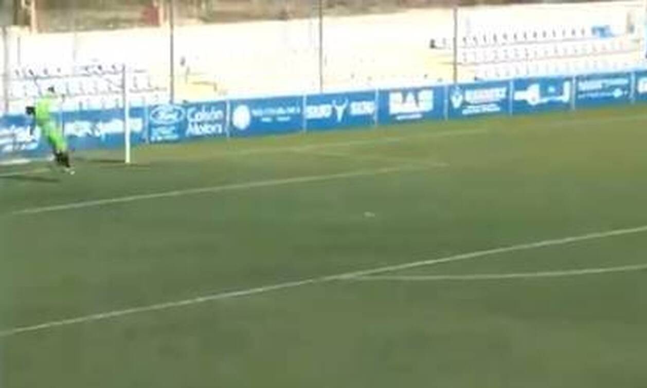 Τερματοφύλακας έβαλε γκολ στις καθυστερήσεις αλλά το έφαγε από τη σέντρα! (video)