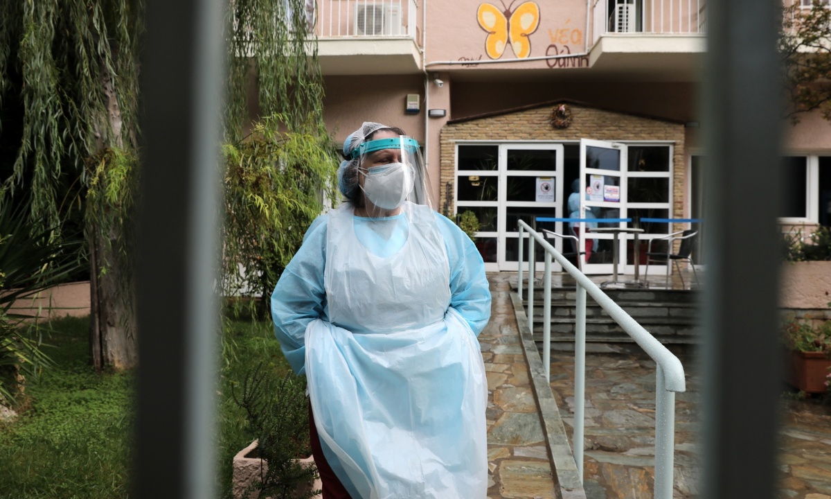 Κρούσματα σήμερα: Ολοταχώς για νέο «μαύρο» ρεκόρ - Αγγίζουμε τα 3.000 κρούσματα