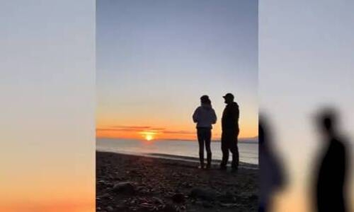 Πήγαν να βγάλουν selfie στο ηλιοβασίλεμα - Αυτό που συνέβη θα το θυμούνται για πάντα (vid)