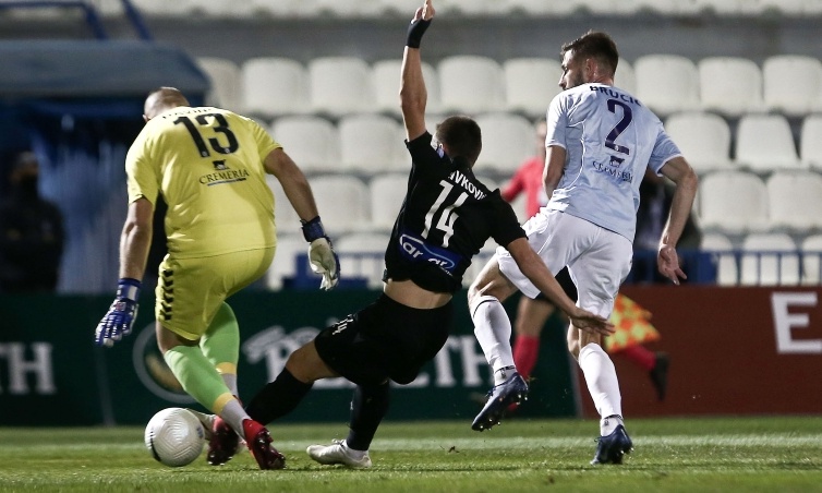 Απόλλων Σμύρνης-ΠΑΟΚ: Η στιγμή που το VAR ακύρωσε το ασπρόμαυρο πέναλτι (video)