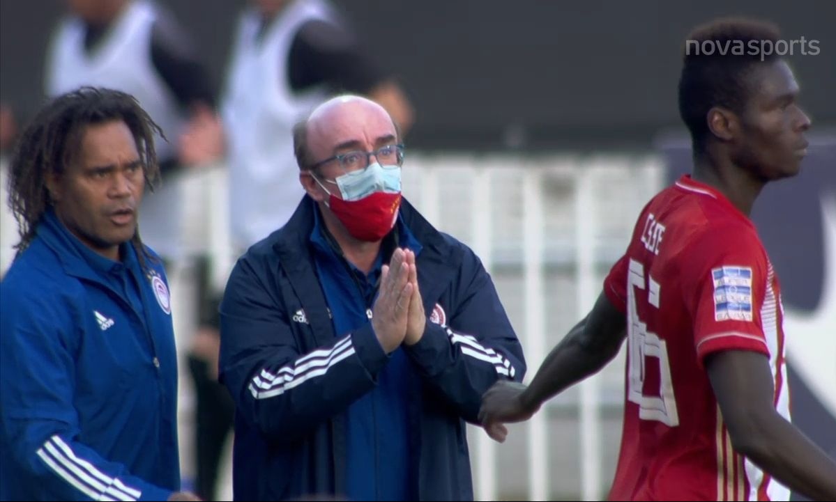 ΟΦΗ-Ολυμπιακός: Τρελάθηκε με τον τραυματία Σισέ ο Θέος, τον παρακαλούσε να βγει, αλλά συνέχισε (vid)