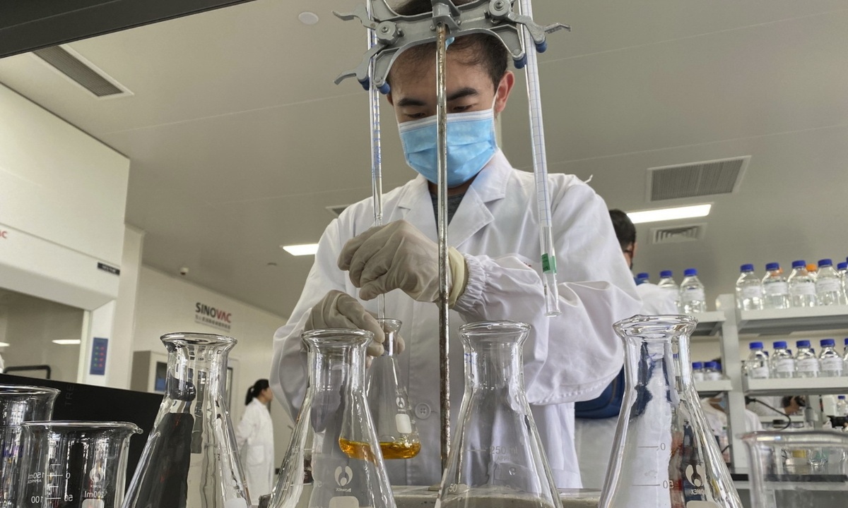 Εμβόλιο κορονοϊού: Το σχέδιο του υπουργείου Υγείας για τον εμβολιασμό - Ποιοι θα το κάνουν πρώτοι