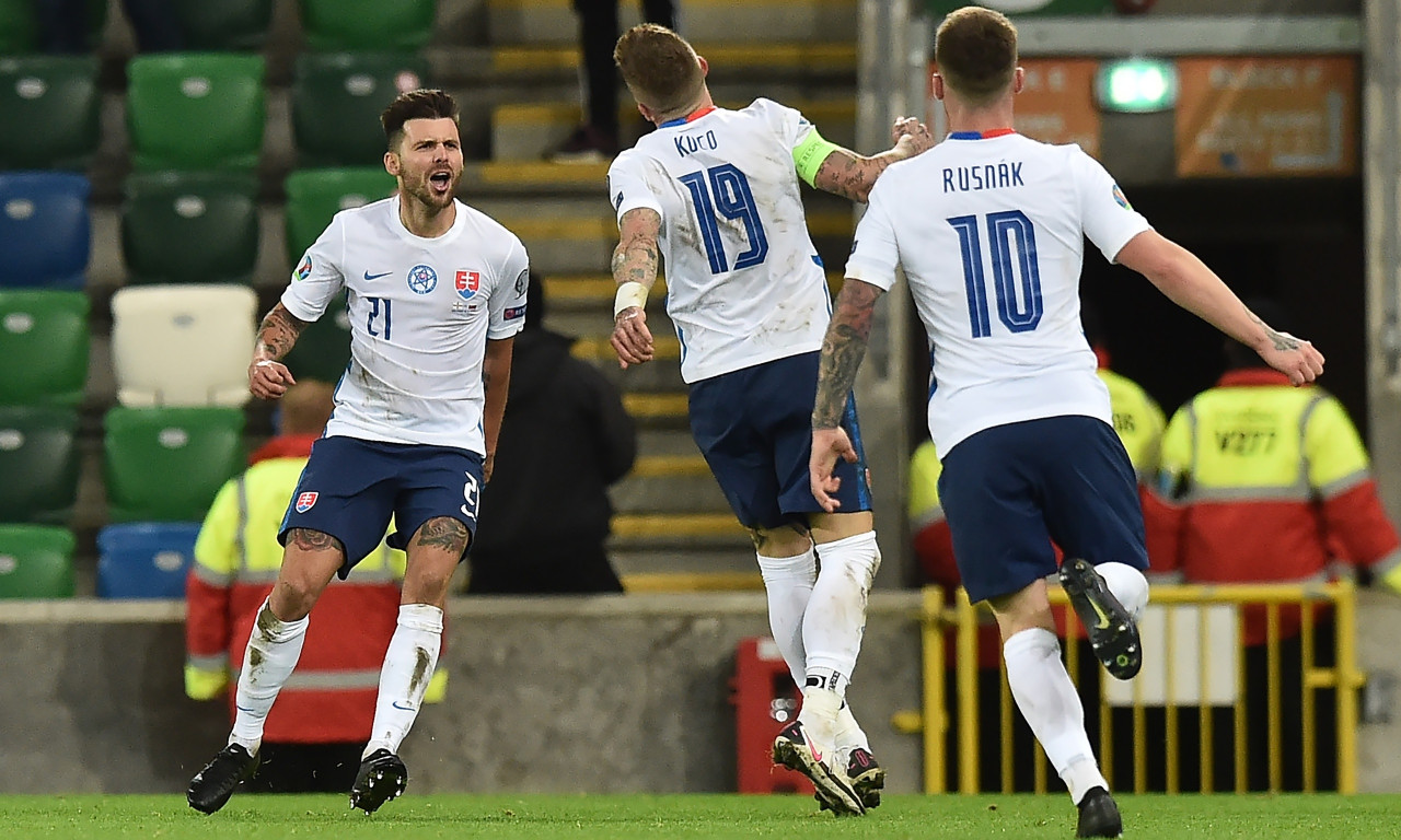 Euro 2020: Η Σλοβακία ακολούθησε Ουγγαρία και Σκόπια! (videos+photos)