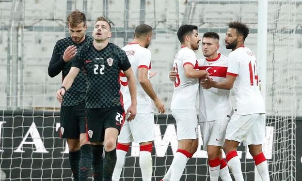 Συναγερμός στο Τουρκία-Κροατία: Έπαιζε ένα ημίχρονο με θετικό τεστ σε κορονοϊό (photos)