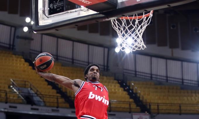 Euroleague: Ο ΜακΚίσικ το κάρφωμα της βραδιάς (video)