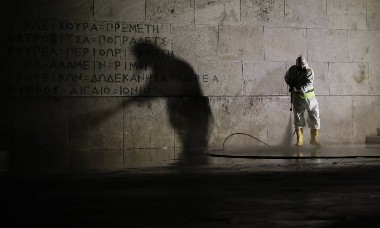 Κρούσματα σήμερα: 2.422 νέα και 63 νεκροί - «Μαύρο» ρεκόρ με 443 διασωληνωμένους