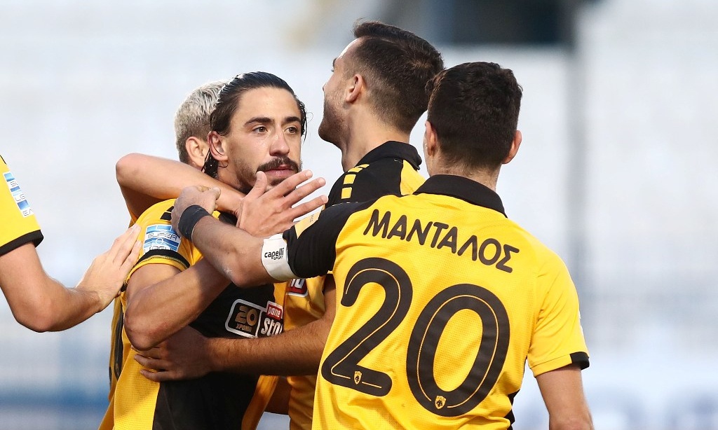 Επικό σκηνικό μετά την γκολάρα του Σιμόες στο ΑΕΚ-ΑΕΛ (photos+video)