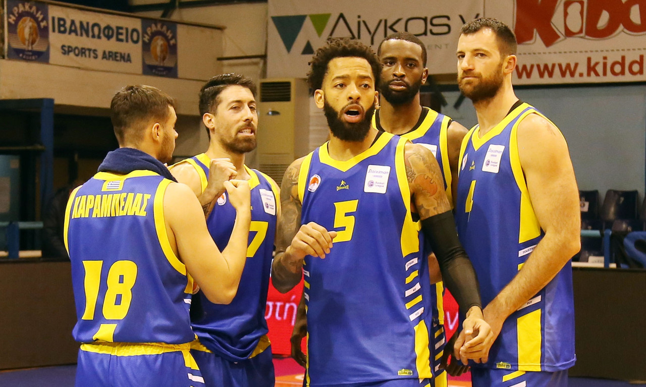 Ηρακλής - Περιστέρι: Η φωτογραφία που δικαιώνει τους διαιτητές (photos)