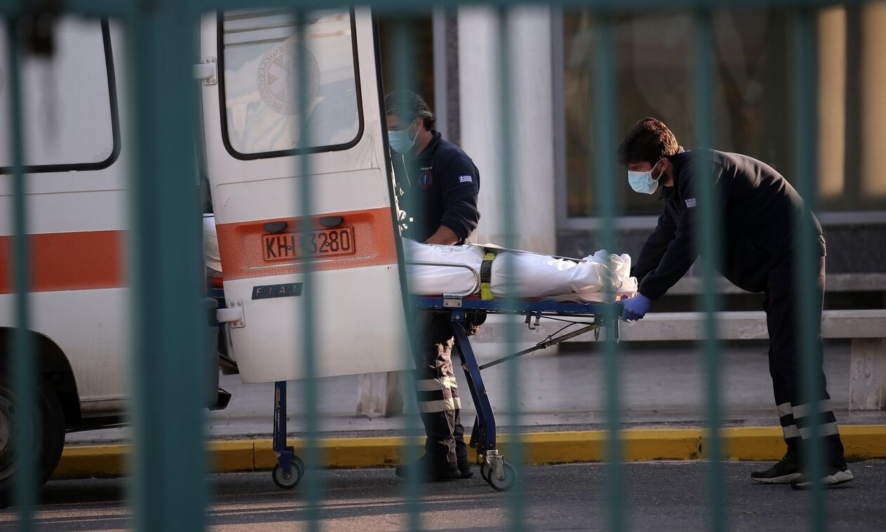 Κρούσματα σήμερα: «Κόλαση» με 608 διασωληνωμένους, 99 θανάτους και 2.018 νέες μολύνσεις