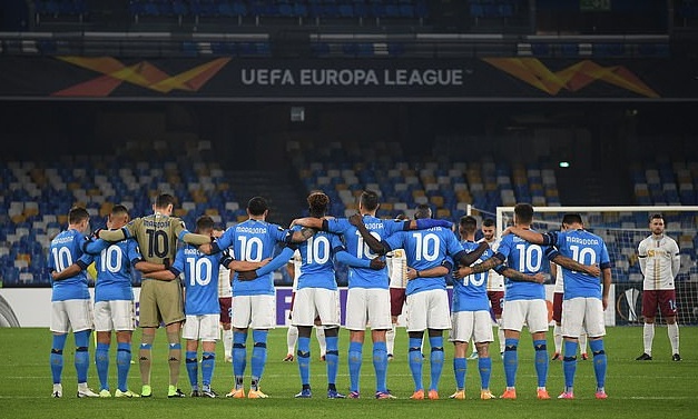 Ντιέγκο Μαραντόνα: Ανατριχίλα στο «Σαν Πάολο» με το Live is life (video+photos)