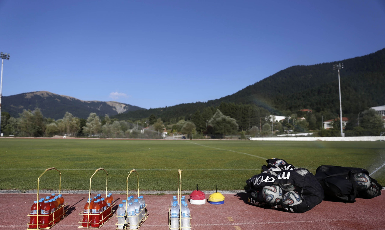 Άγνωστοι κατέστρεψαν το αθλητικό κέντρο Καρπενησίου - Δείτε τι έκαναν (photos)