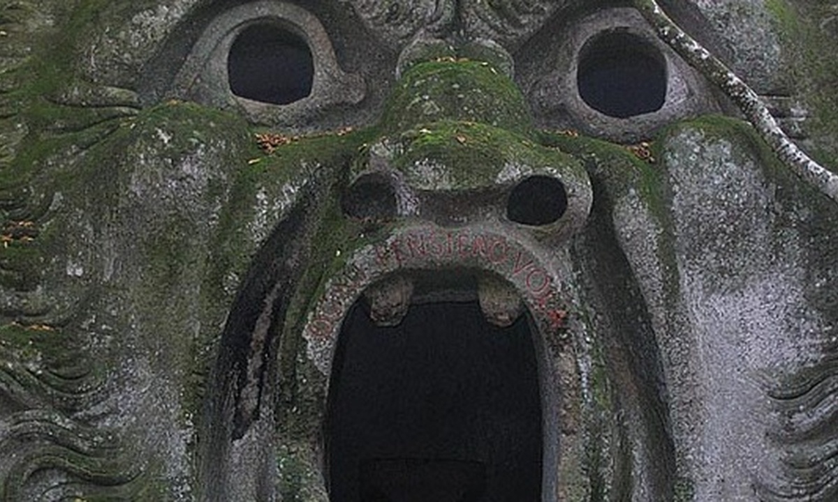 Ανατριχίλα: Δες τον «κήπο των τεράτων» (photos)