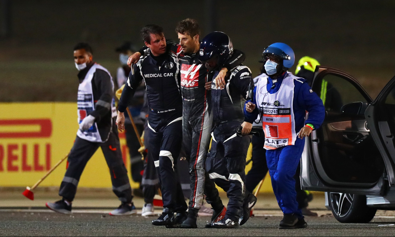 Συγκλονιστικές εικόνες στην F1: Η «μάχη» του Γκροζιάν με τις φλόγες για να σωθεί (videos+photos)