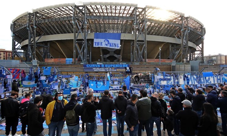 Ντιέγκο Μαραντόνα: Το γήπεδο της Νάπολι πήρε το όνομα του «Θεού» (photos+video)