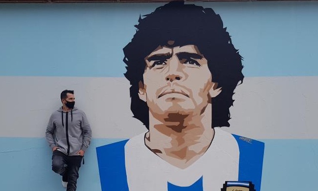 Ηλίας Στύλος στο Onsports: «Με οδηγούσε το χέρι του θεού στο γκράφιτι του Μαραντόνα» (photos)