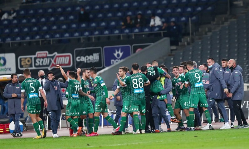 Παναθηναϊκός:  Η χαρά των παικτών, το… δώρο του Μπόλονι, το καμπανάκι από τους παλιούς στο ημίχρονο!