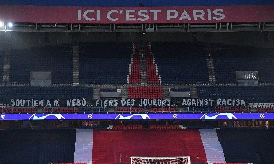 Champions League: Τρομερά πανό στο Παρί Σεν Ζερμέν-Μπασακσεχίρ (photos)