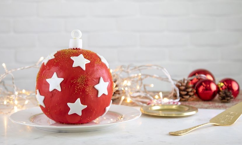 Άκης Πετρετζίκης: Τούρτα χριστουγεννιάτικη μπάλα