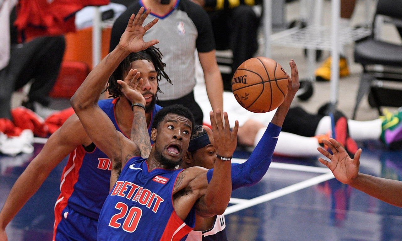 NBA: Χαμός και σύρραξη σε παιχνίδι προετοιμασίας - Έβαλε τα γέλια σούπερ σταρ (photos+video)