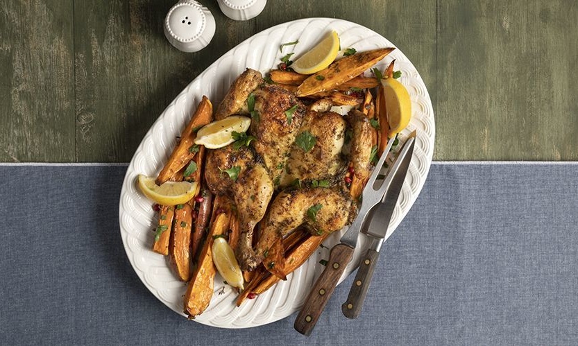 Άκης Πετρετζίκης: Κοτόπουλο με γλυκοπατάτες στον φούρνο