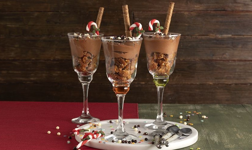 Άκης Πετρετζίκης: Μους με μελομακάρονα