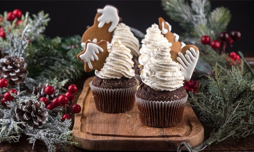 Άκης Πετρετζίκης: Χριστουγεννιάτικα cupcakes