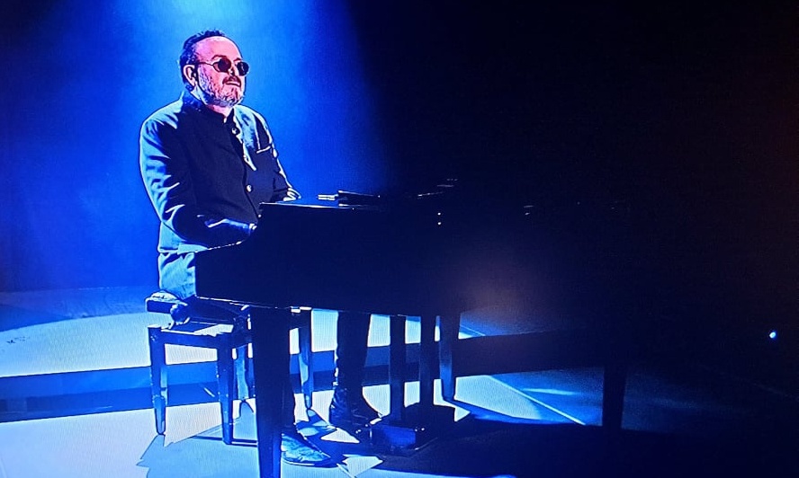 Ο Σταμάτης Γονίδης αποχαιρετά τη χρονιά με νέο τραγούδι!