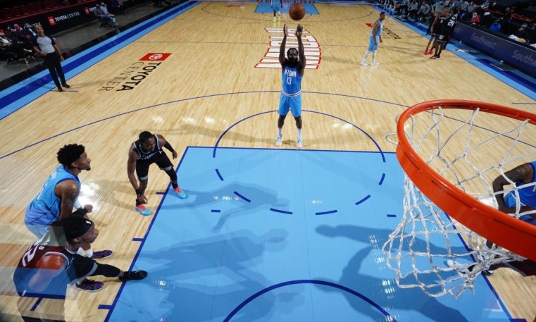 NBA: «Καθάρισε» ο Χάρντεν (videos)