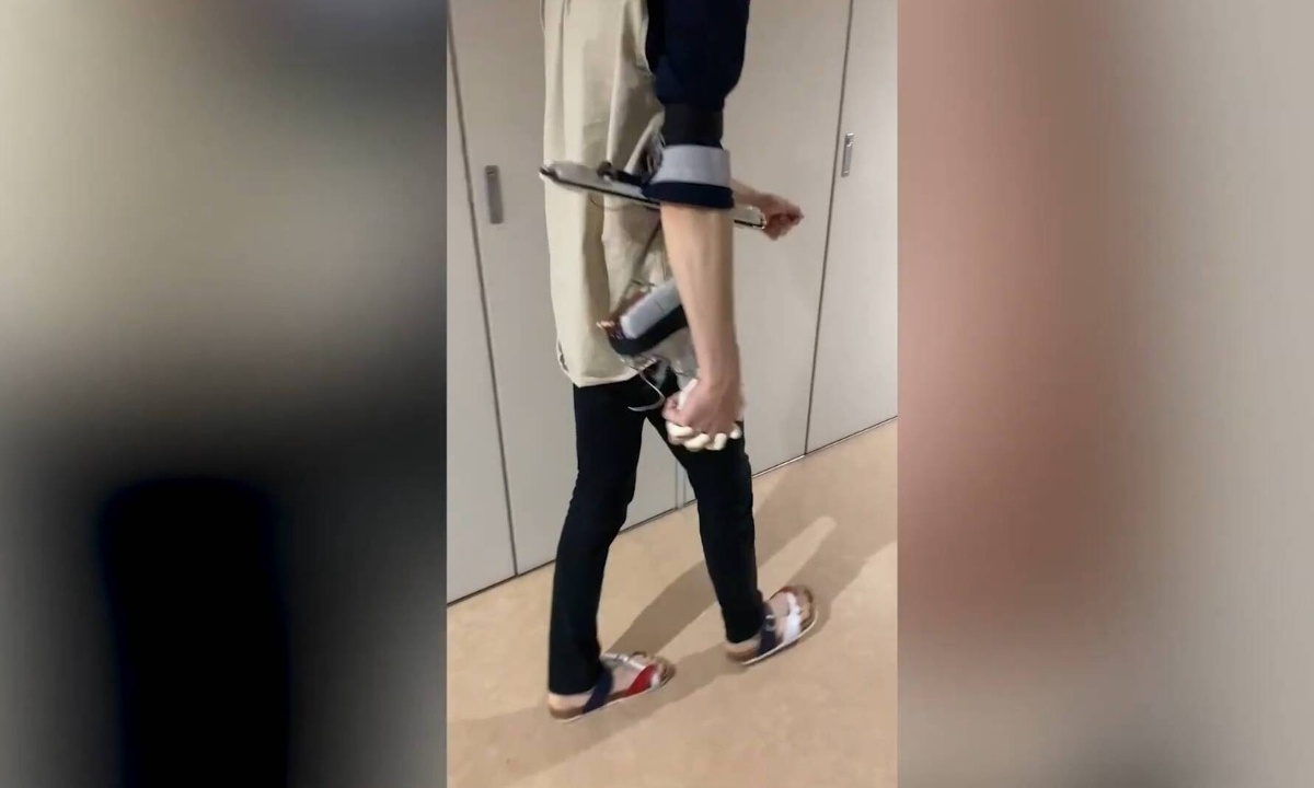 Έφτιαξαν γυναικείο ρομποτικό χέρι για άνδρες – Δεν φαντάζεστε τις λειτουργίες του (video)