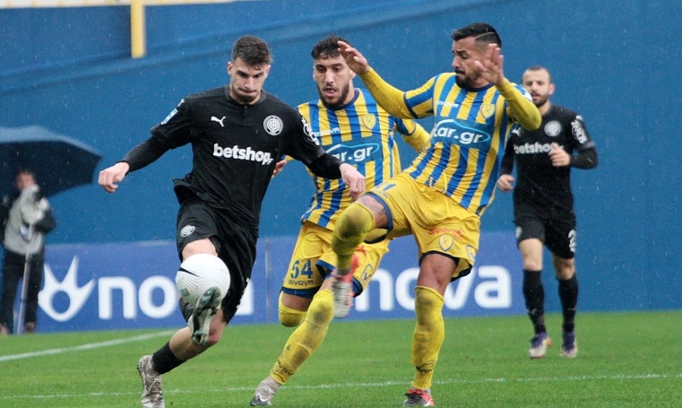 Παναιτωλικός-ΟΦΗ: Πέναλτι με… καθυστέρηση, αλλά δεν έγινε γκολ (video)