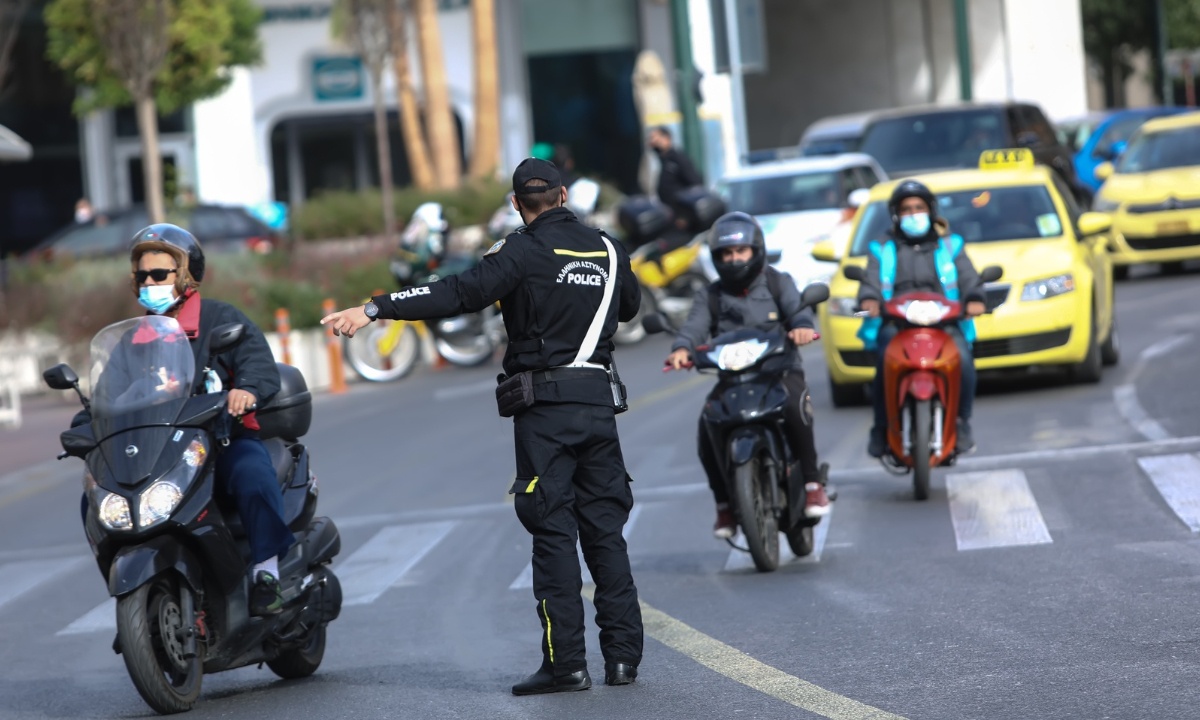 Lockdown - «Όλοι στο σπίτι»: Ποια μέτρα ισχύουν από σήμερα – Οι 5 «κόκκινες» περιοχές της Αττικής