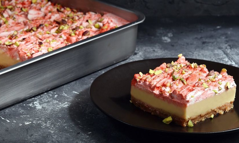 Άκης Πετρετζίκης: Εκμέκ με μελομακάρονα