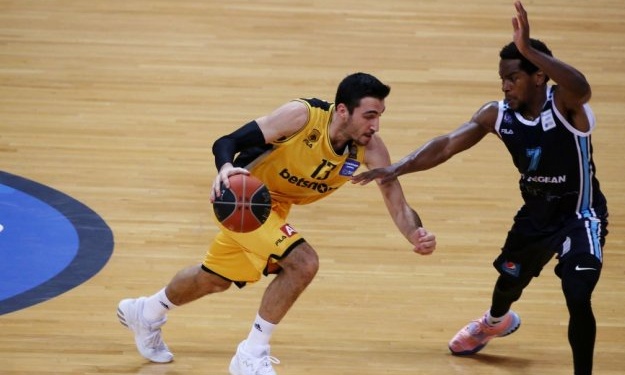 ΑΕΚ: Θλάση στο γόνατο ο Κατσίβελης