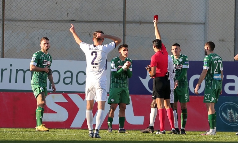 Απόλλων-Παναθηναϊκός: Το VAR ακύρωσε πέναλτι, αποβολή για Ζαγαρίτη