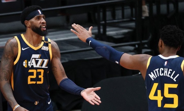 NBA: «Βομβάρδισαν» τους Μπακς οι Τζαζ (video+photos)