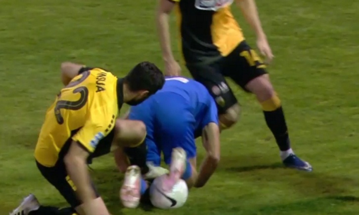 Λαμία-ΑΕΚ: Aποβλήθηκε ο Ινσούα και την... πλήρωσε μια πόρτα (photos+video)