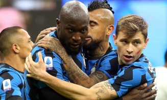 Ίντερ: Ο Μπαρέλα… έβγαλε το καπέλο στον Λουκάκου!