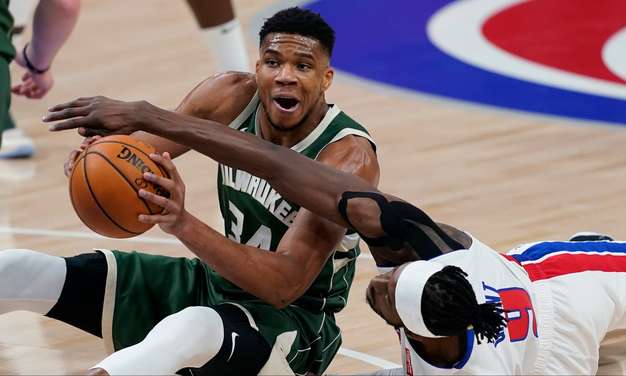 NBA: Άνετα οι Μπακς - Triple Double από Γιάννη (photos+video)