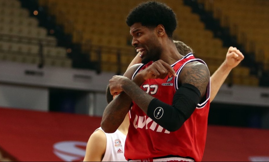 Έλις: «Μεγάλη μάχη με Φολ»