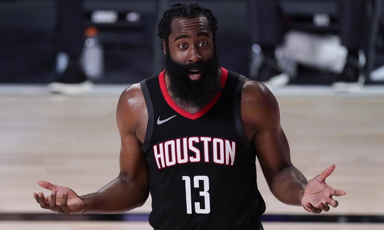 NBA: «Βράζουν» με Χάρντεν στο Χιούστον - Παίρνεις δώρο αν πετάξεις τη φανέλα του (video+photos)