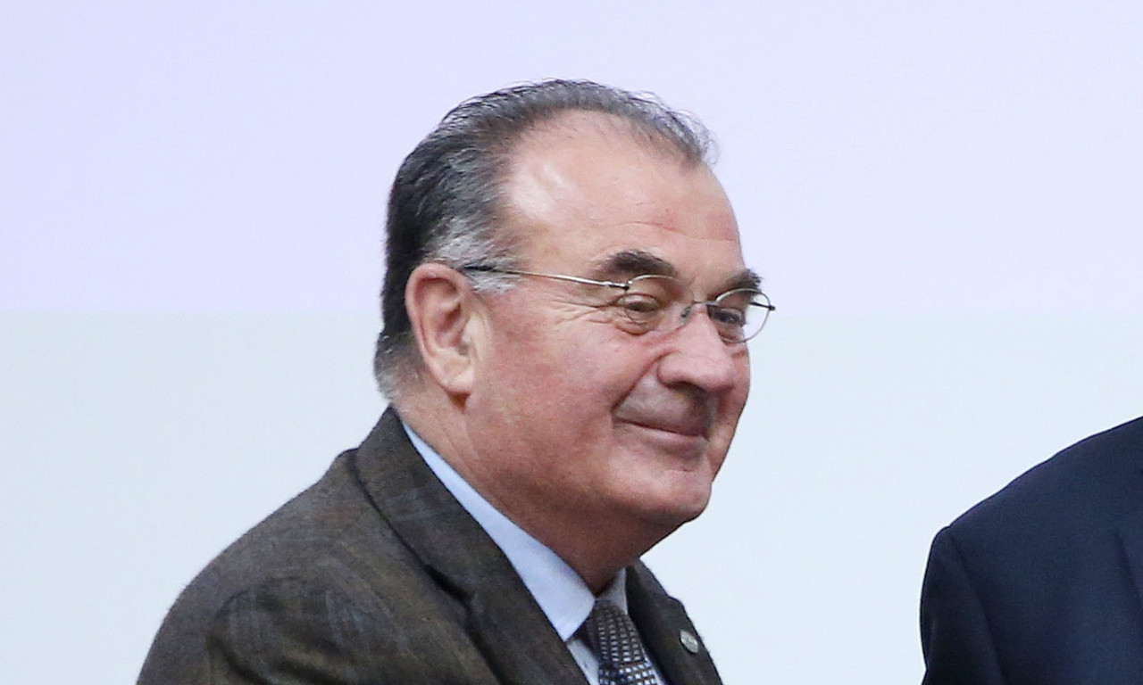 Επίσημη δήλωση του παράγοντα μετά τις καταγγελίες Μπεκατώρου: «Μην στοχοποιείτε την οικογένειά μου»