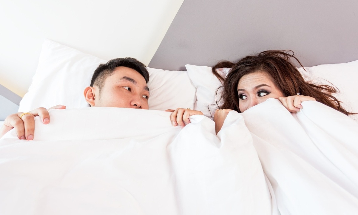 Απίστευτο σημείωμα σε κοπέλα που έκανε θόρυβο στην ερωτική πράξη (pic)