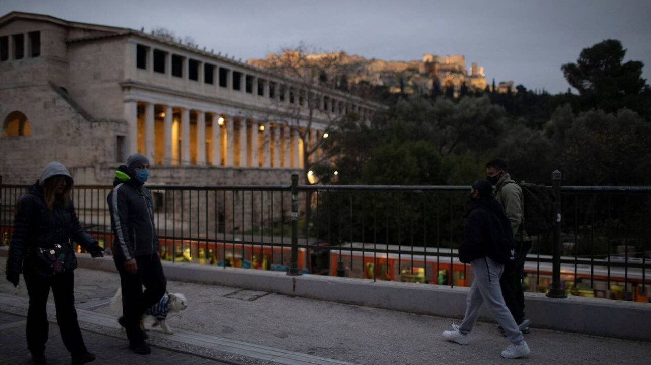 Εστίαση, σχολεία και χιονοδρομικά: Σχέδια και σενάρια για τη μερική επιστροφή στην κανονικότητα