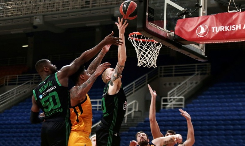 Μπέντιλ: «Απίστευτος παίκτης ο Μήτογλου»!